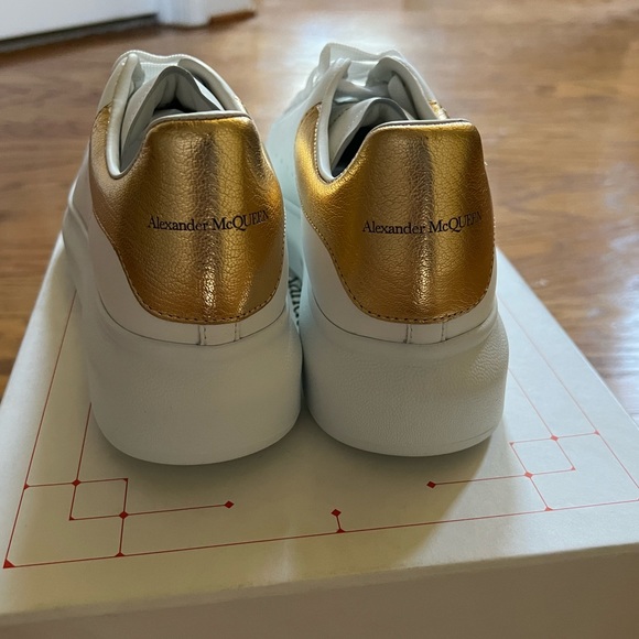 😊SOLD😊 Alexander McQueen Women's White and Gold Oversized Sneakers in 40.5 - Picture 6 of 8